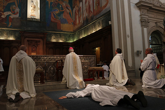 Fr&egrave;res de Saint-Jean : ordination sacerdotale de fr&egrave;re Esteban &agrave; Monterrey au Mexique